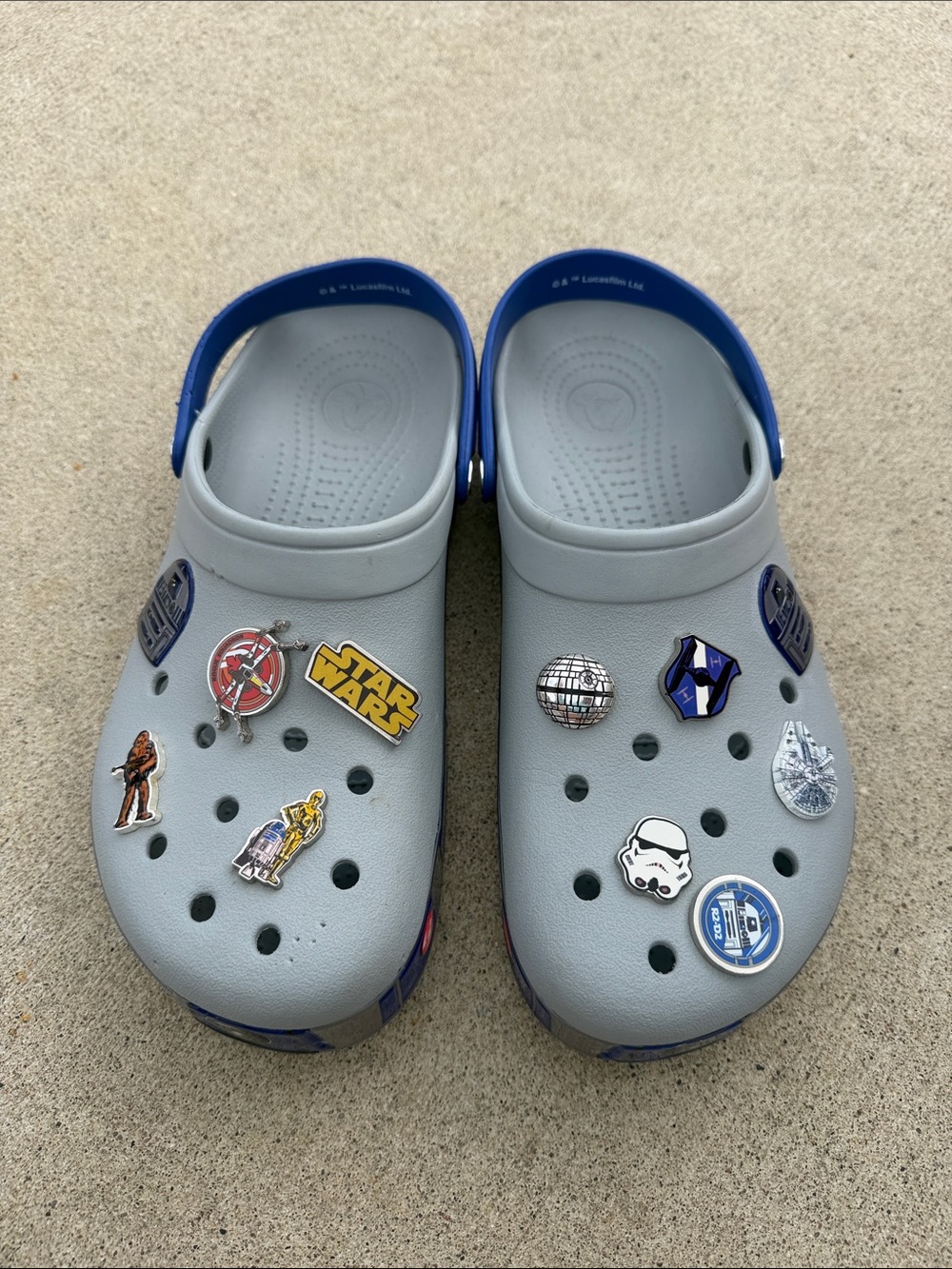 CROCS Men’s Light Gray Clog with Blue Strap and Star Wars Jibbitz